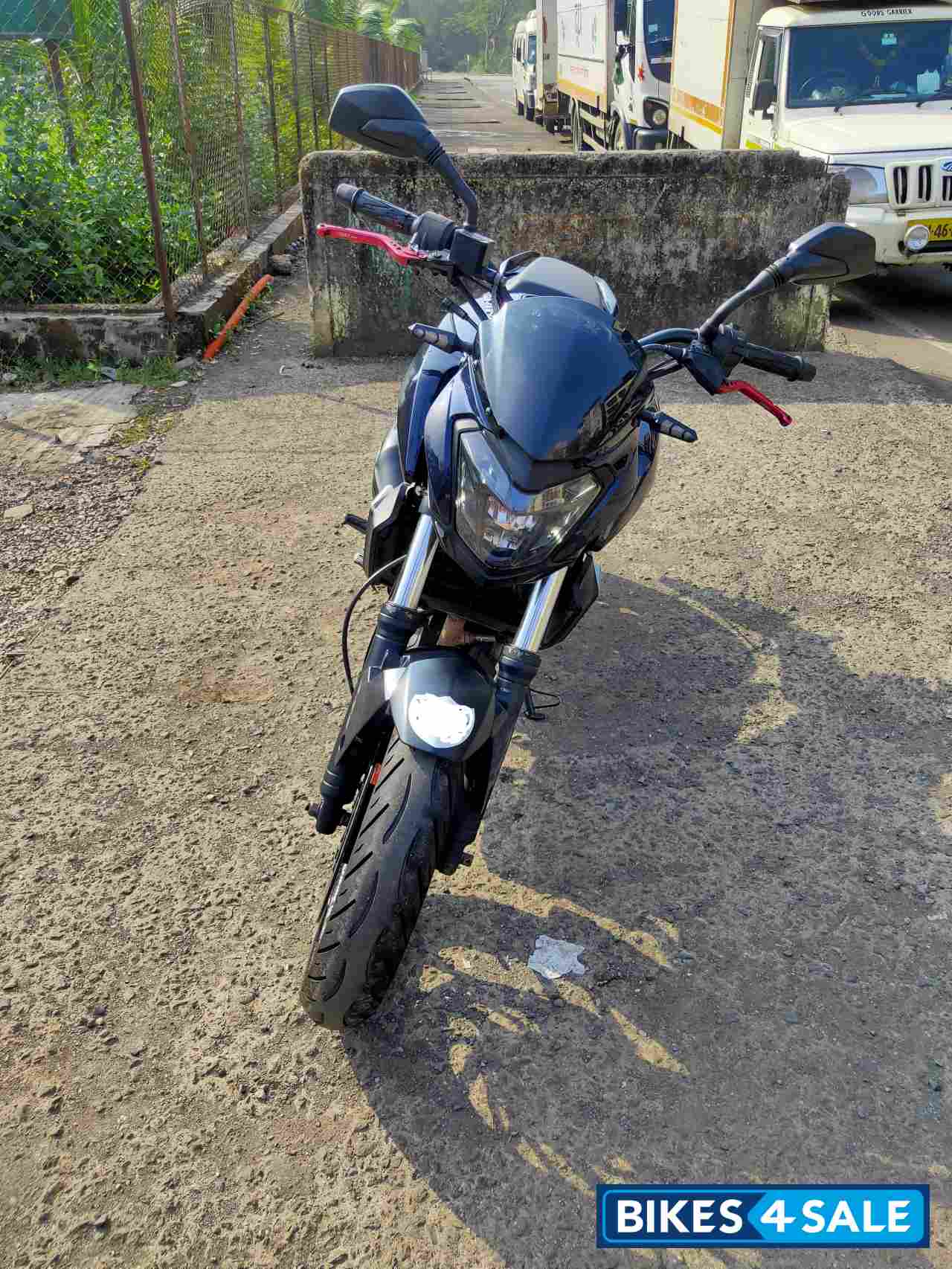 Blue Bajaj Dominar 400 Disc