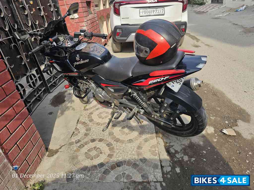 Bajaj Pulsar 220 DTSFi