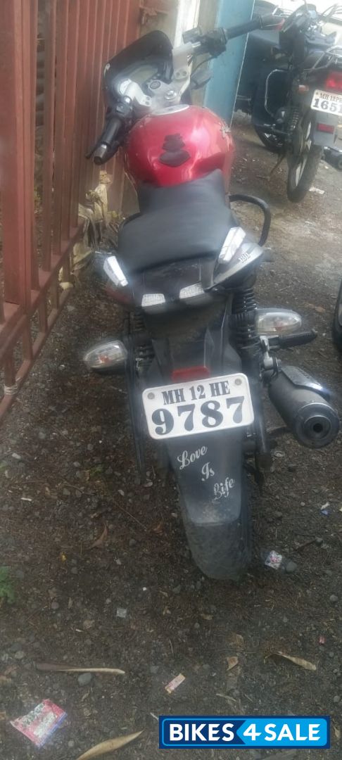 Red Bajaj Pulsar 180
