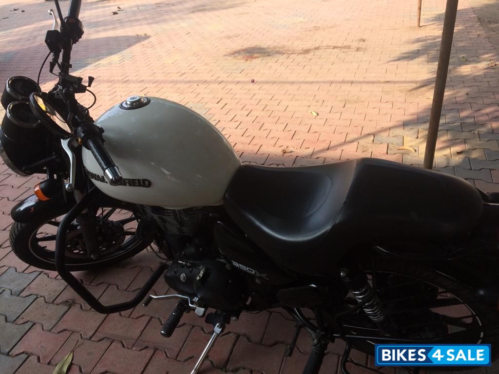 White Royal Enfield Thunderbird X 350