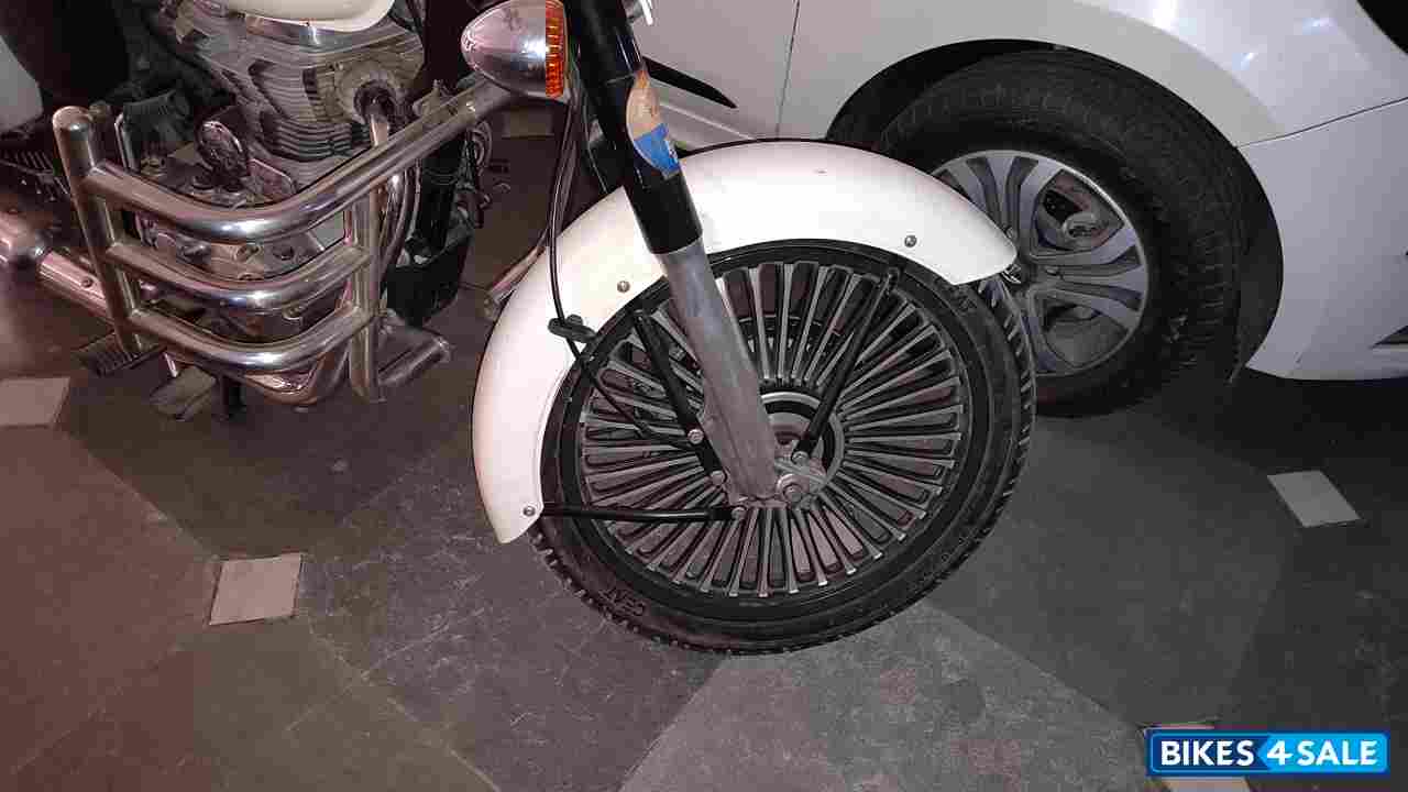 Ash (white) Royal Enfield Classic 350 Ash (white) Royal Enfield Classic 350