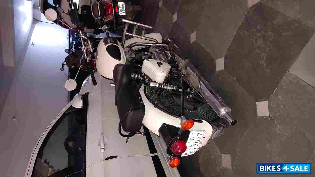 Ash (white) Royal Enfield Classic 350 Ash (white) Royal Enfield Classic 350