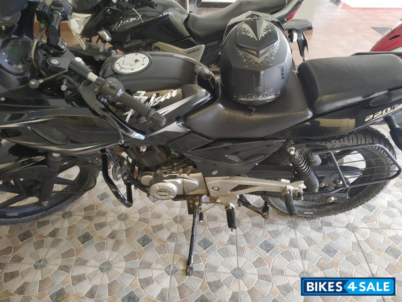 Bajaj Pulsar 220F