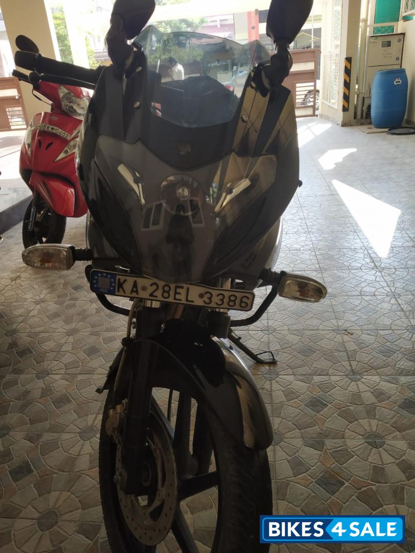 Bajaj Pulsar 220F