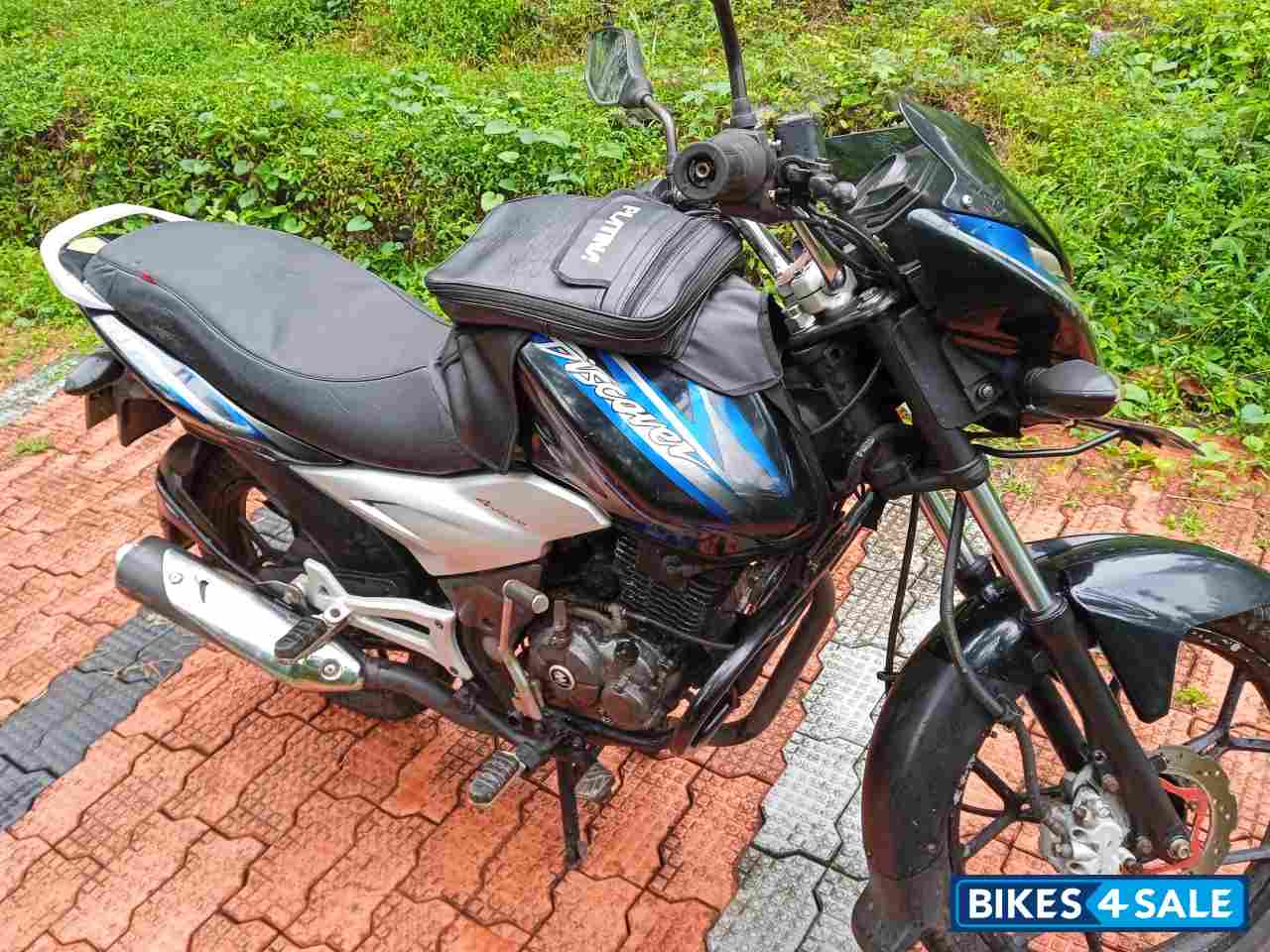 Blue Bajaj Discover 125 ST