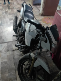 White TVS Apache RTR 180