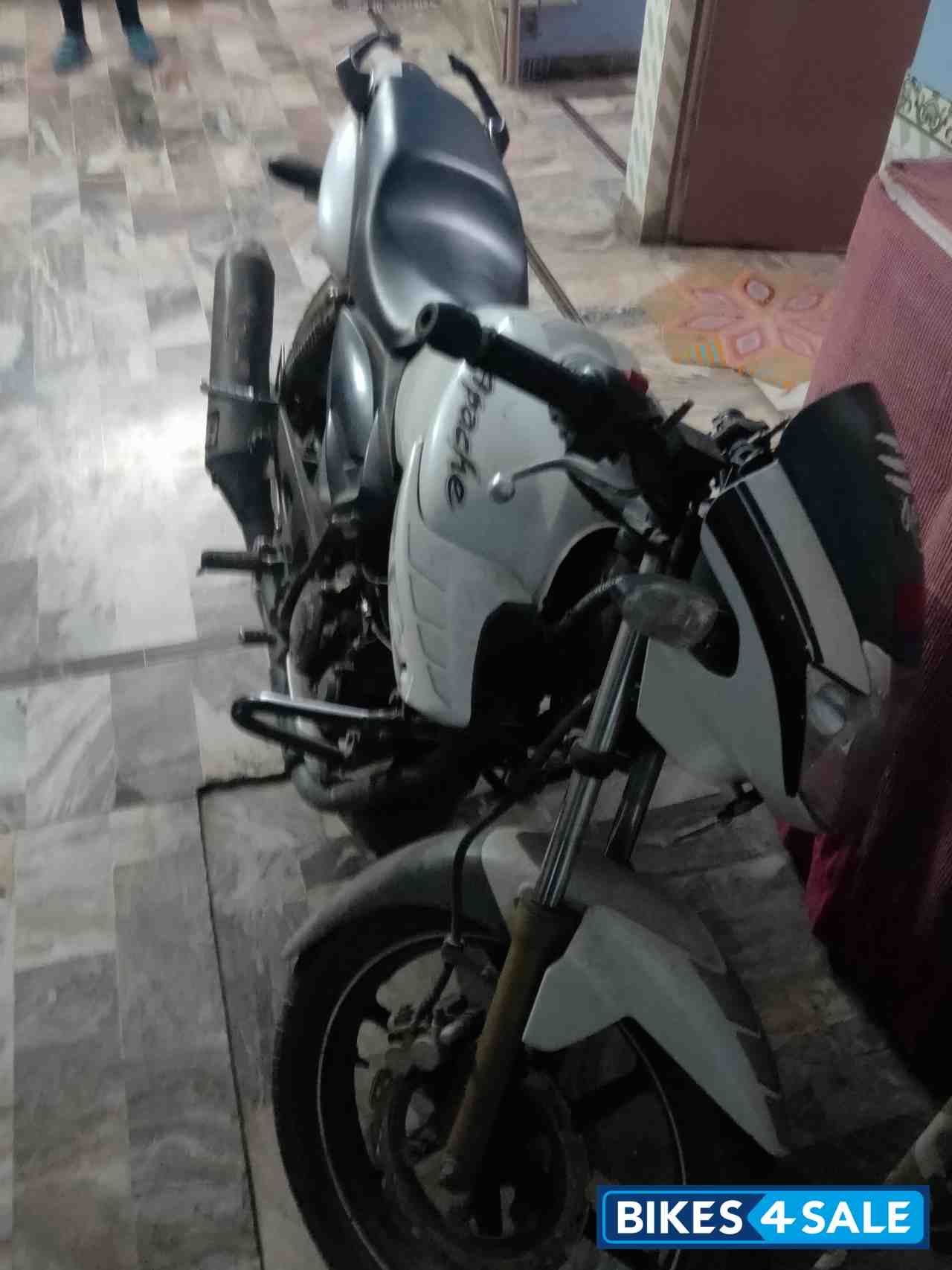 White TVS Apache RTR 180