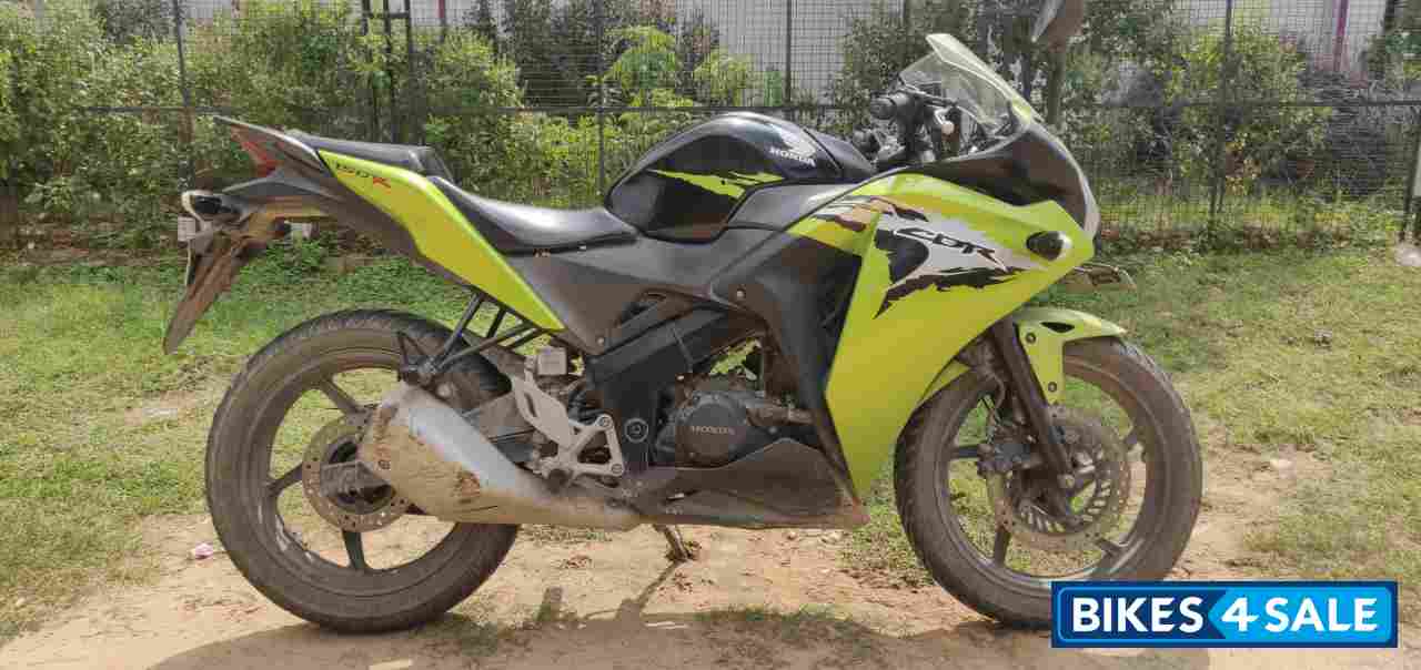 Green & Black Honda CBR 150R