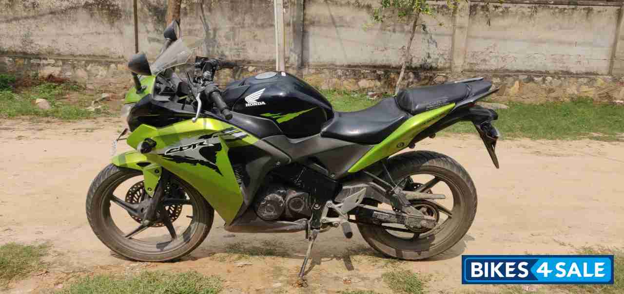 Green & Black Honda CBR 150R