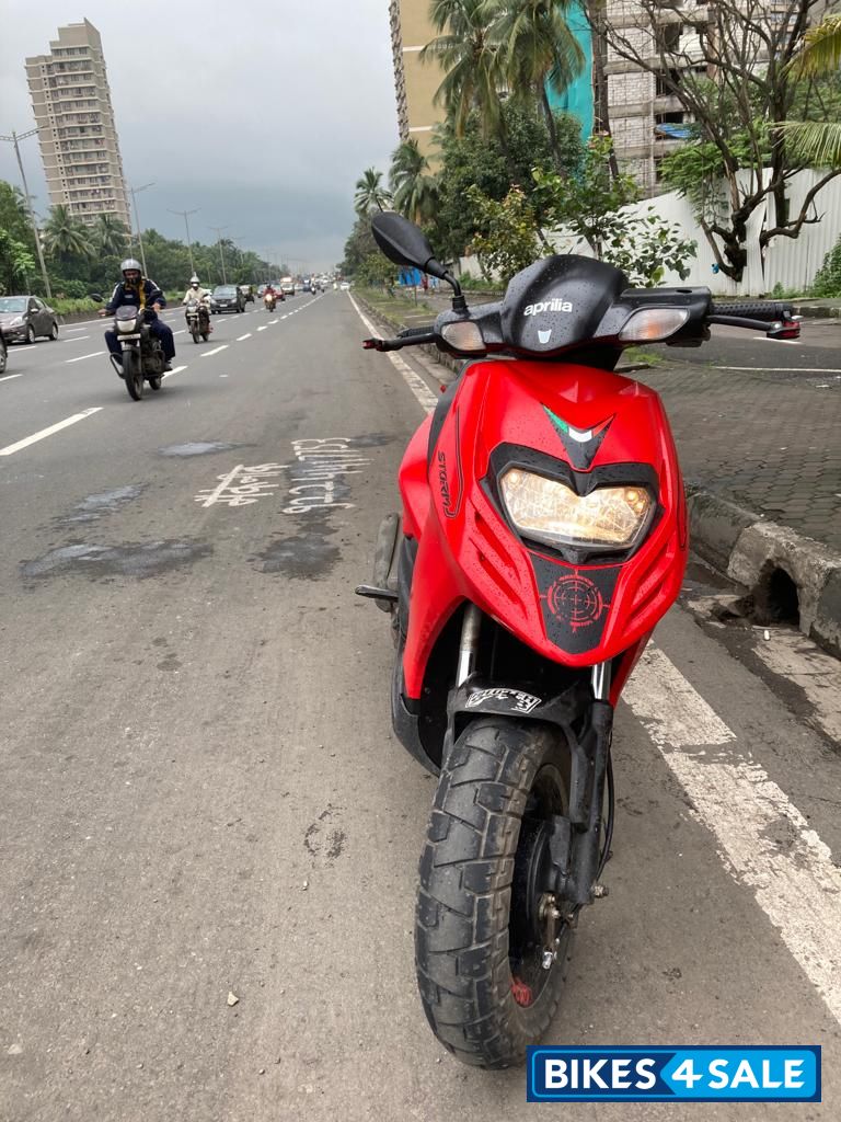 Red Aprilia RS 125
