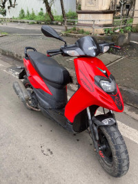 Red Aprilia RS 125