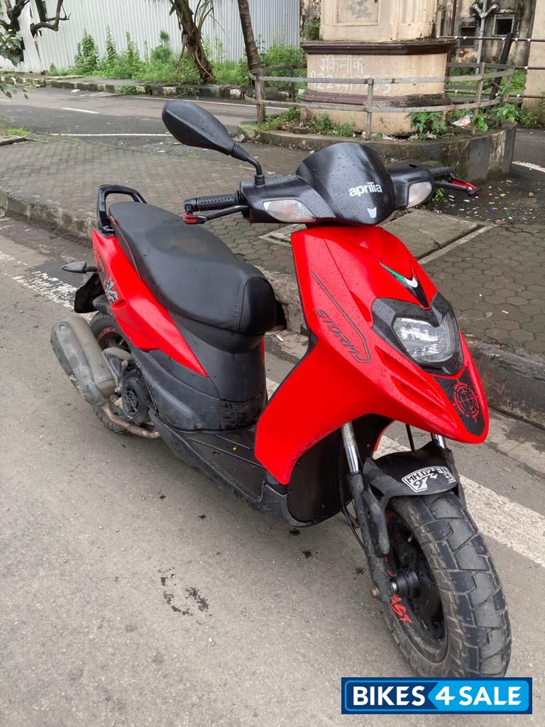 Red Aprilia RS 125