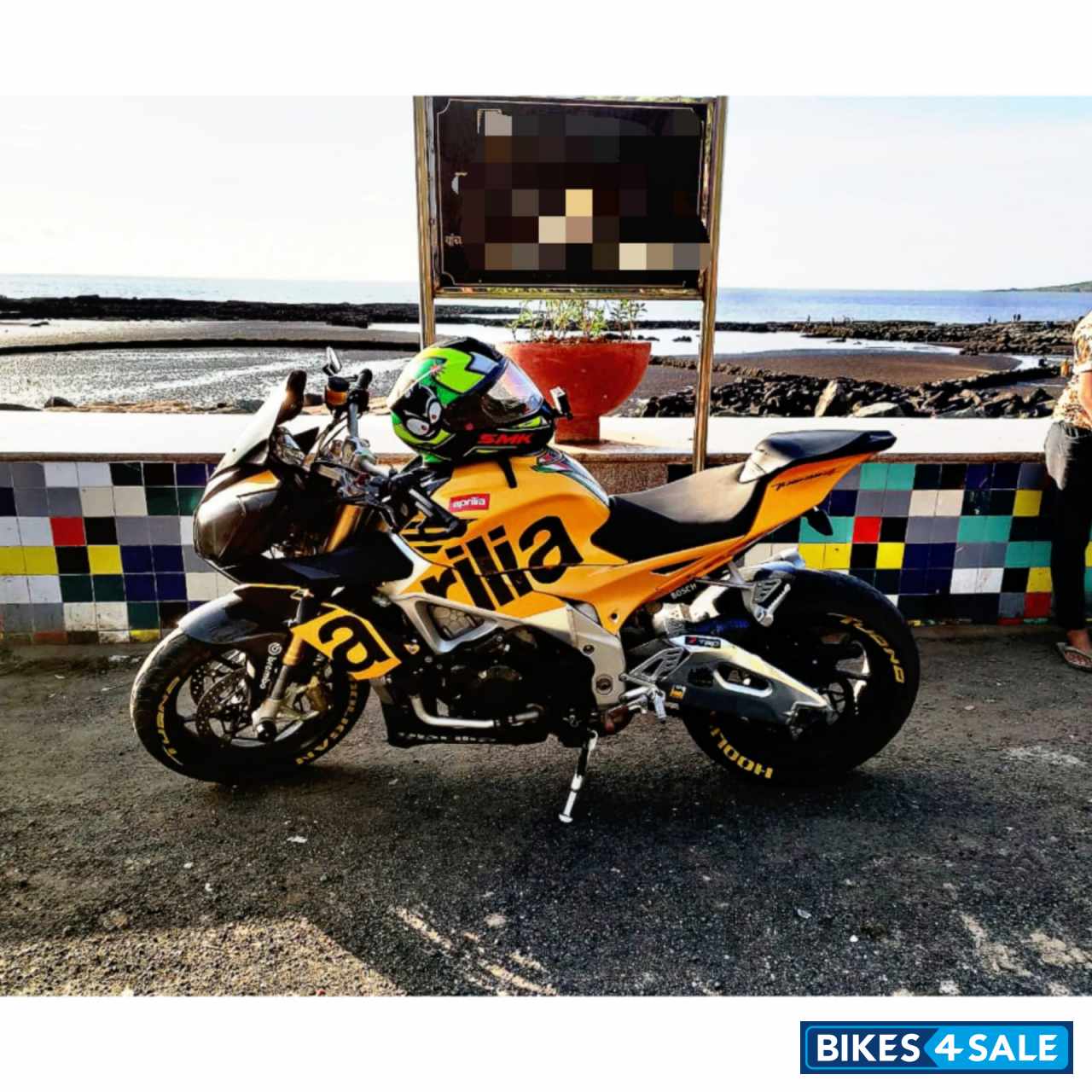 Aprilia Tuono V4 R APRC