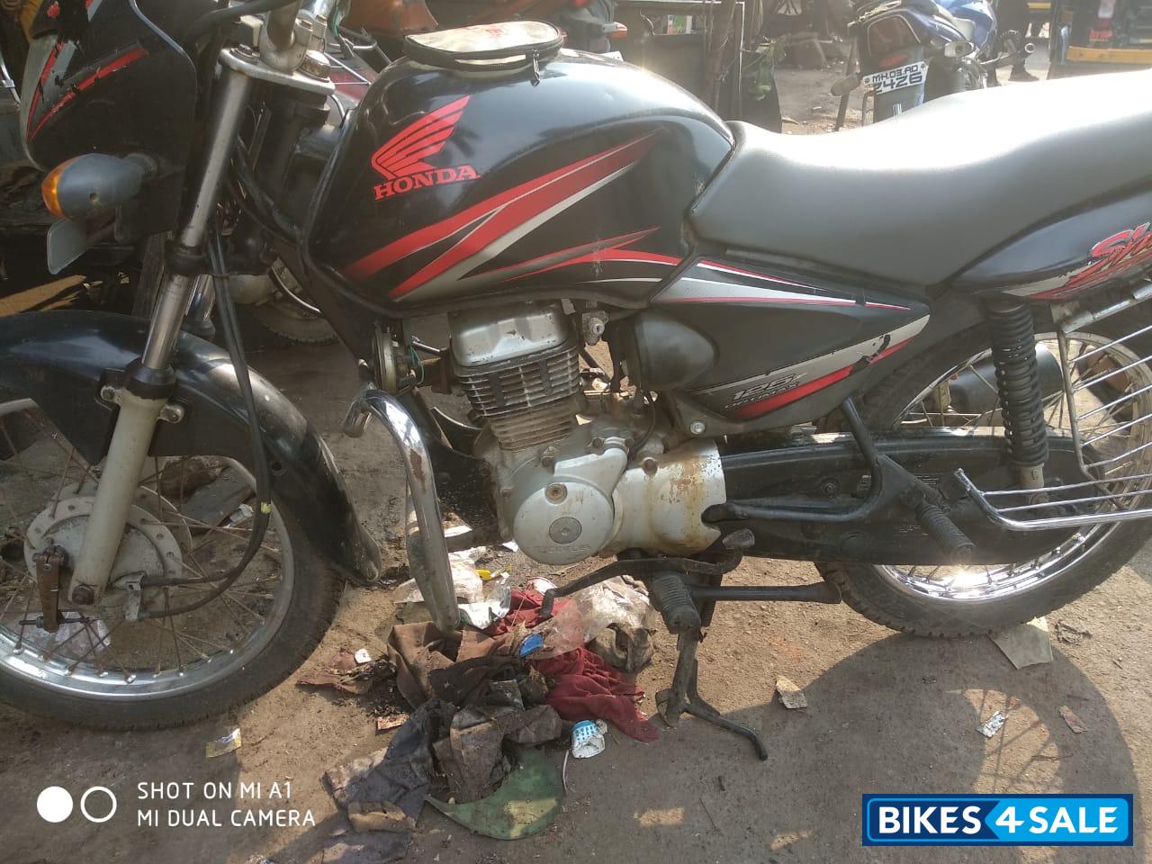 Black Honda CB Shine