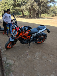 Orange KTM Duke 390 BS6