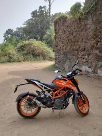 Orange KTM Duke 390 BS6