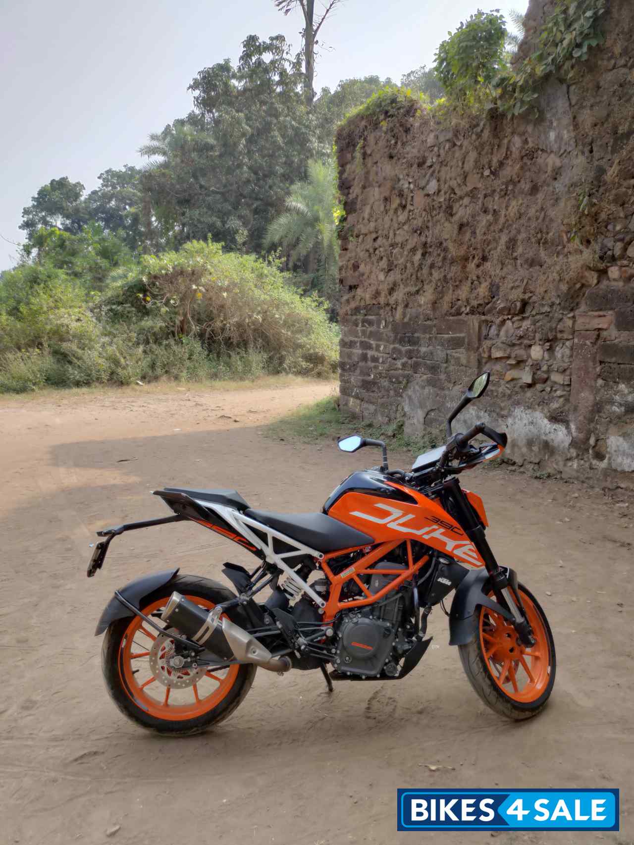 Orange KTM Duke 390 BS6