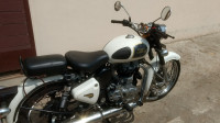 White Royal Enfield Classic 350