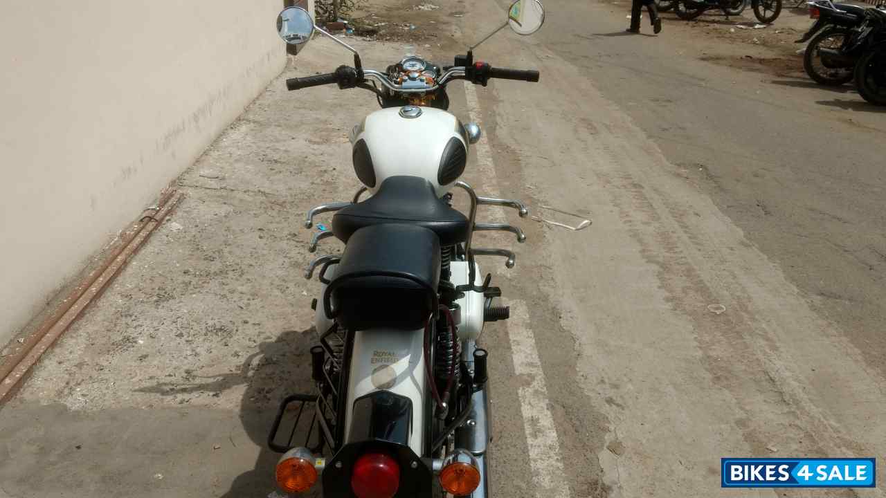 White Royal Enfield Classic 350 White Royal Enfield Classic 350