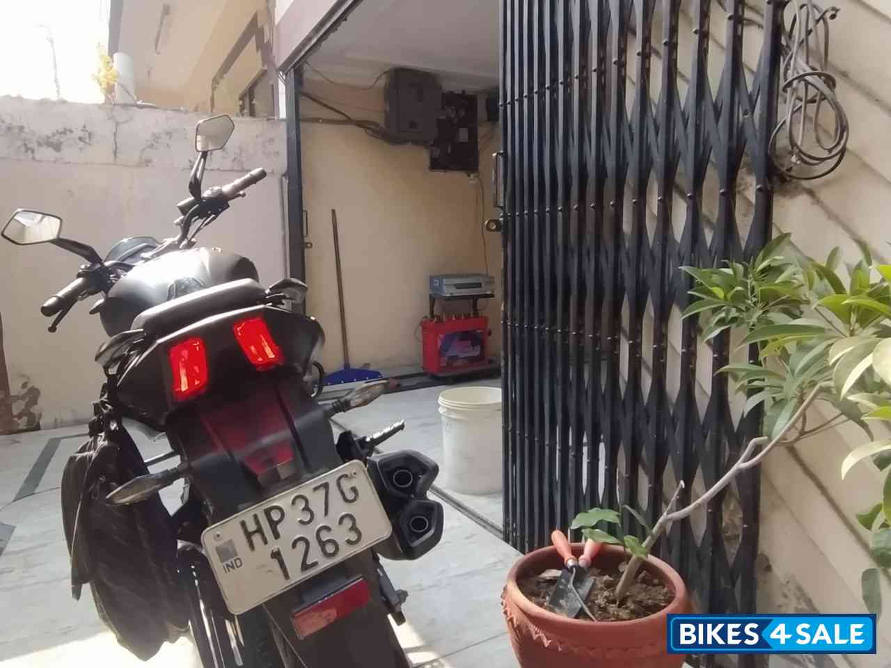 Charcoal.black Bajaj Dominar 400 ABS BS6