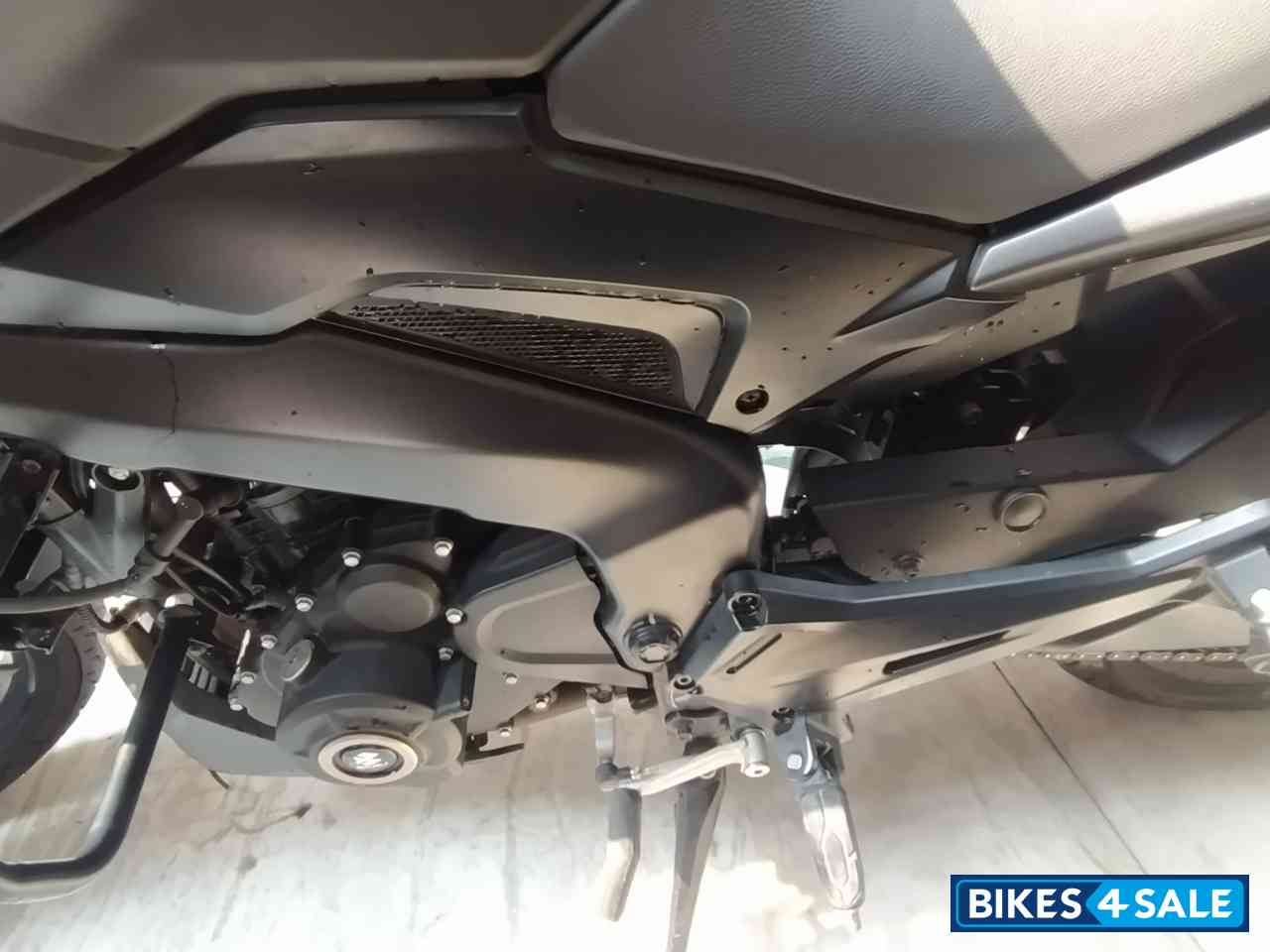 Charcoal.black Bajaj Dominar 400 ABS BS6