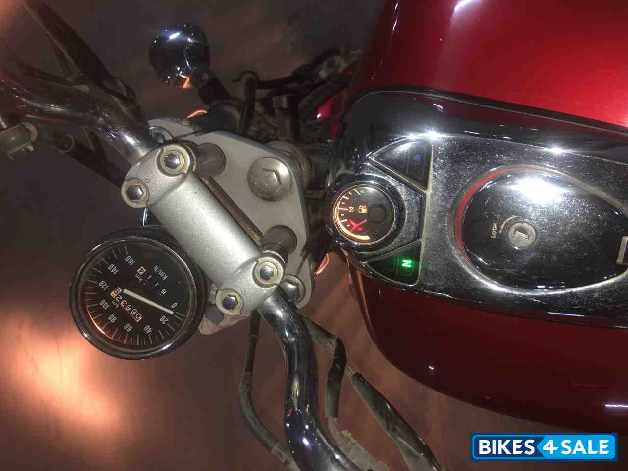 Bajaj Avenger 200 DTS-i