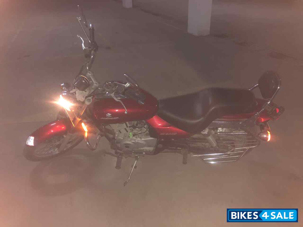 Bajaj Avenger 200 DTS-i