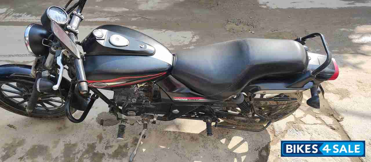 Black Bajaj Avenger Street 220
