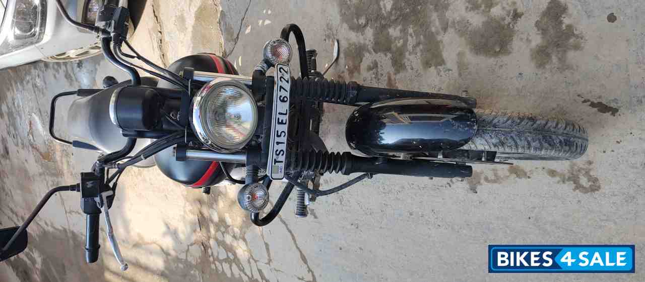 Black Bajaj Avenger Street 220