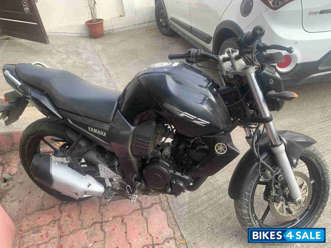 Black Yamaha FZ16