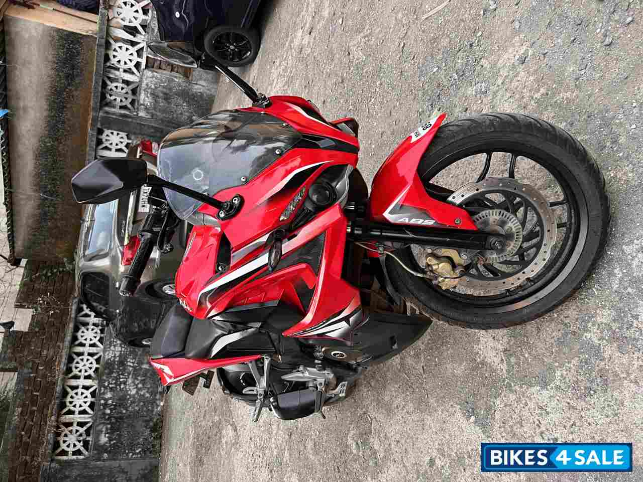Bajaj Pulsar RS 200 ABS