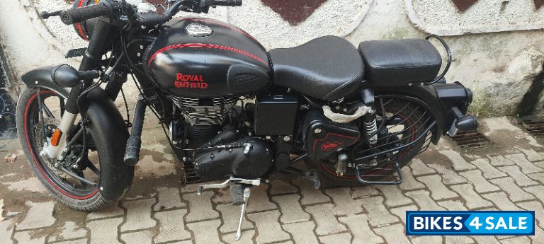 Royal Enfield Classic Stealth Black