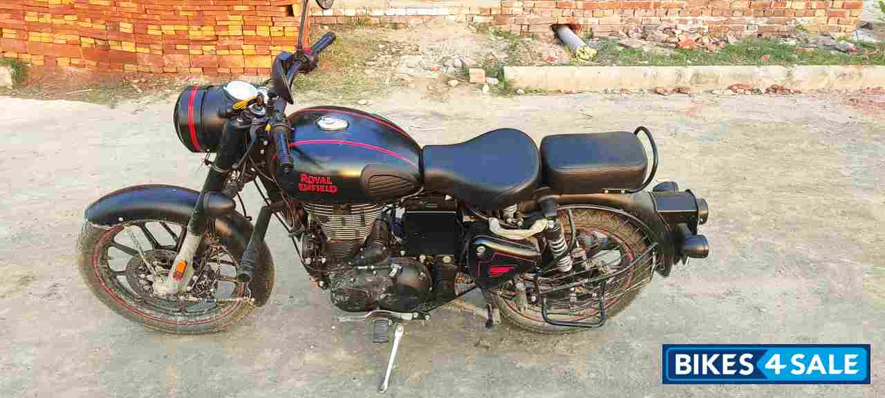 Royal Enfield Classic Stealth Black