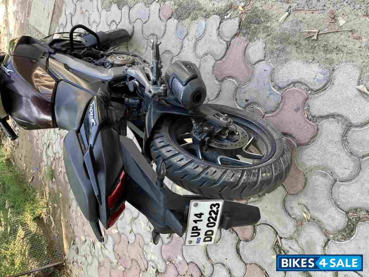 Twilight Plum Bajaj Dominar 400