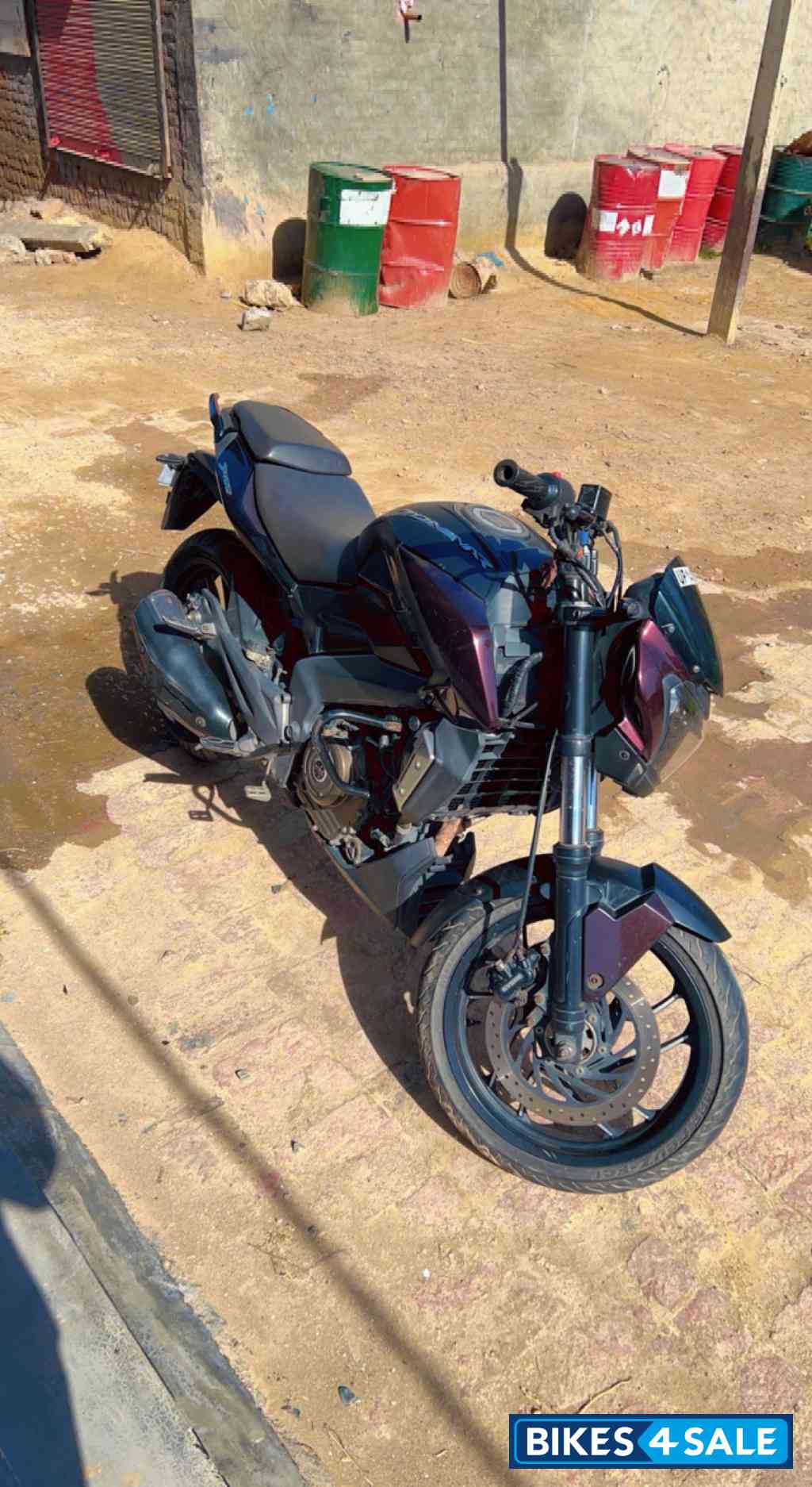 Twilight Plum Bajaj Dominar 400