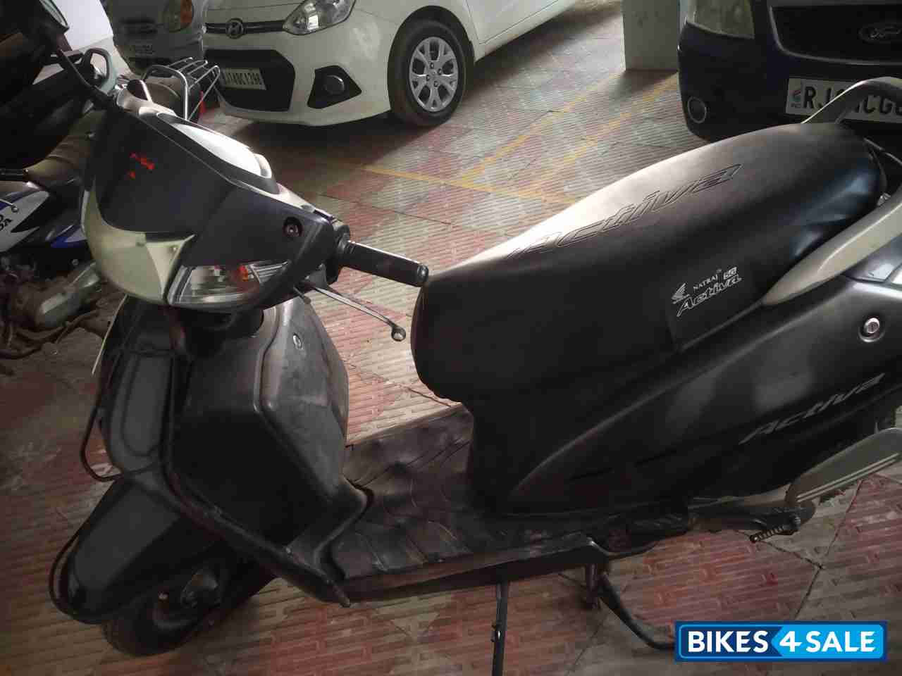 Gray Honda Activa