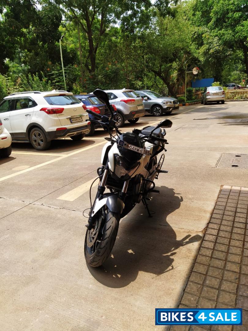 Moon White Bajaj Dominar 400