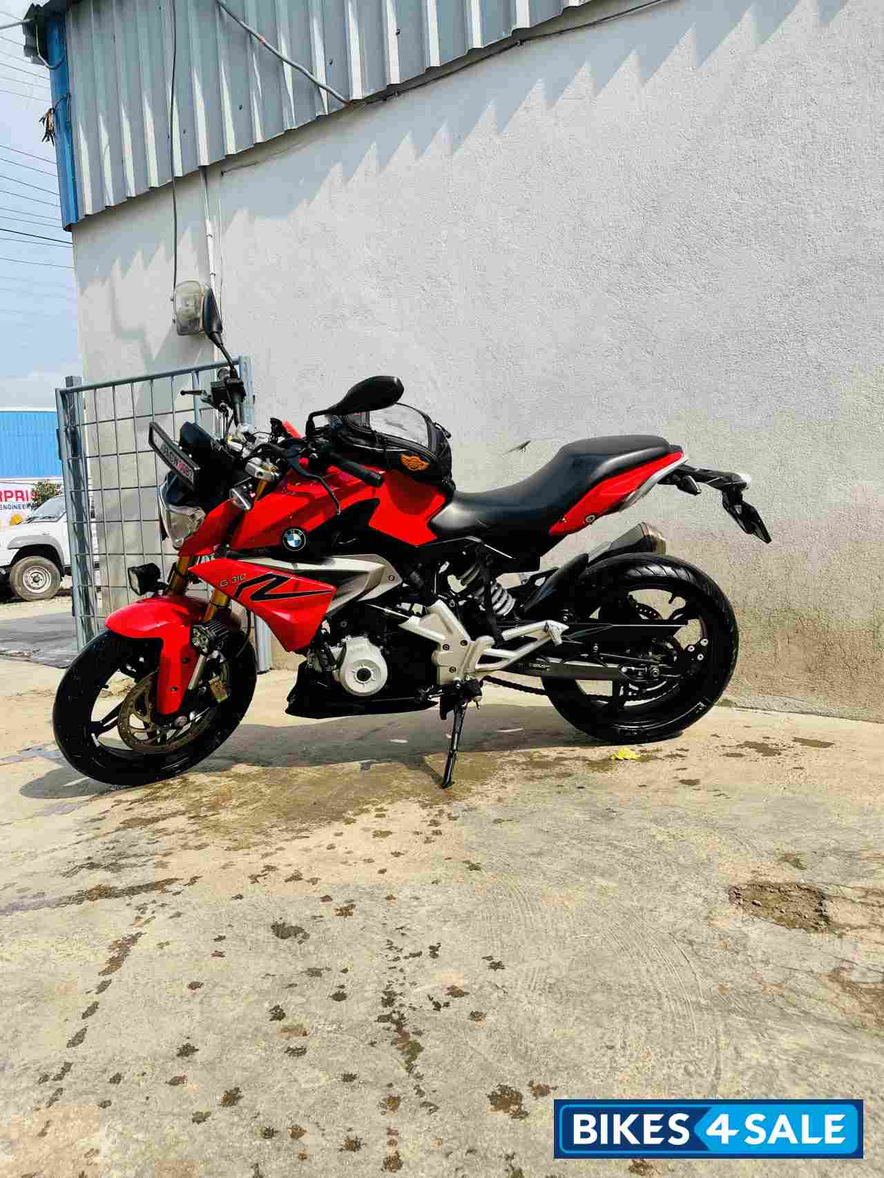 Red BMW G 310 R