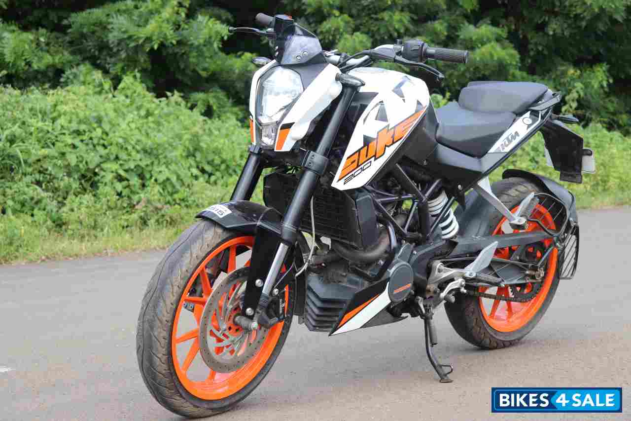 White KTM Duke 200