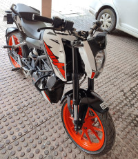 White KTM Duke 200