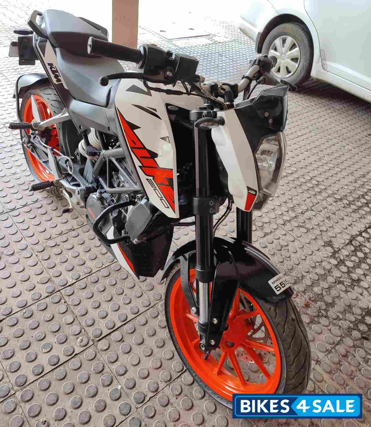 White KTM Duke 200 White KTM Duke 200