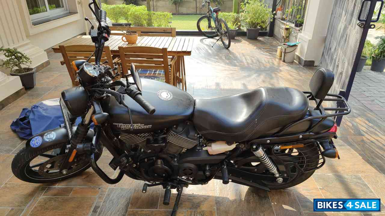 Matte Black Harley Davidson Street 750