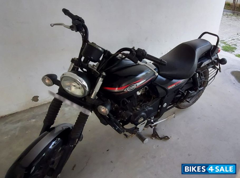 Black Bajaj Avenger Street 220 Black Bajaj Avenger Street 220
