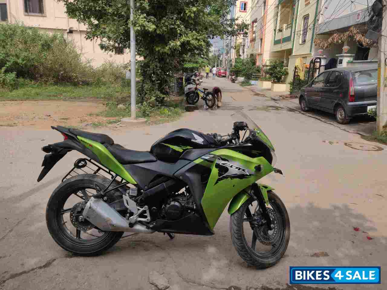 Green-black Honda CBR 150R