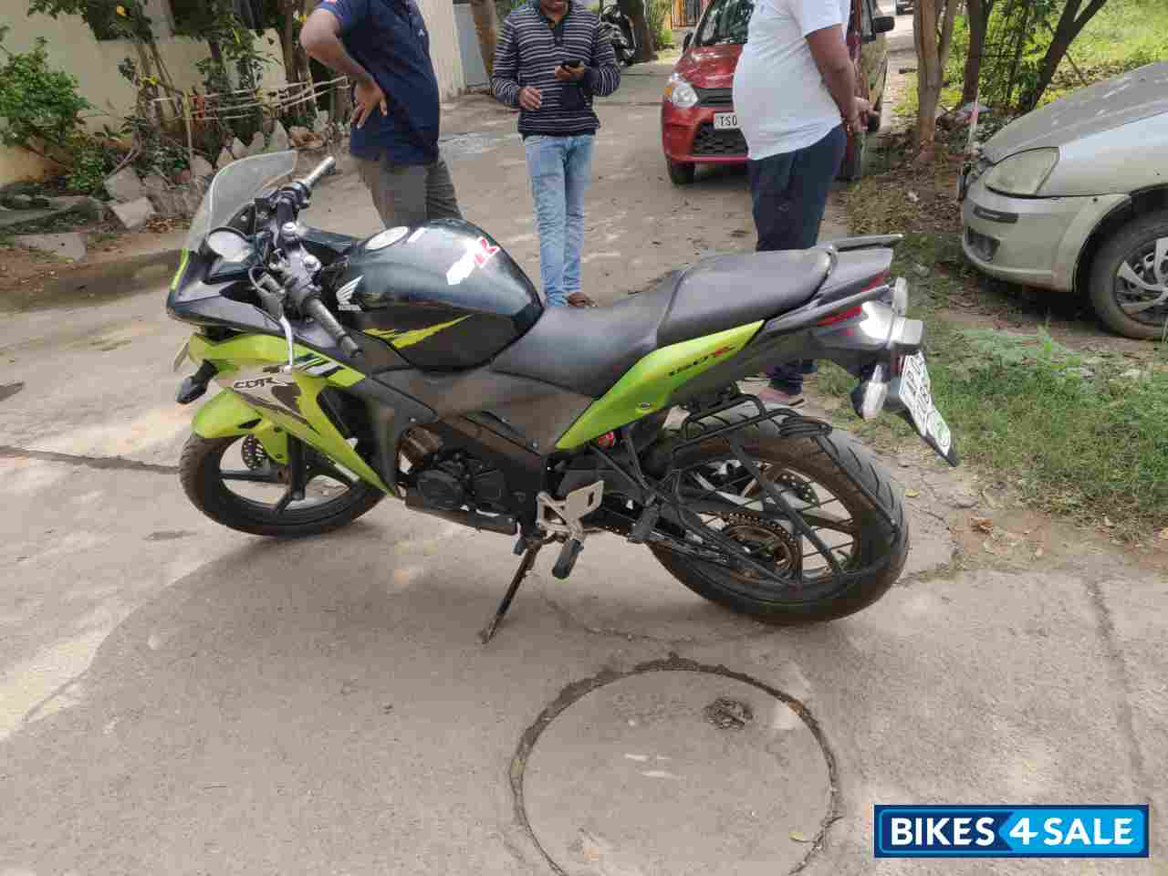 Green-black Honda CBR 150R