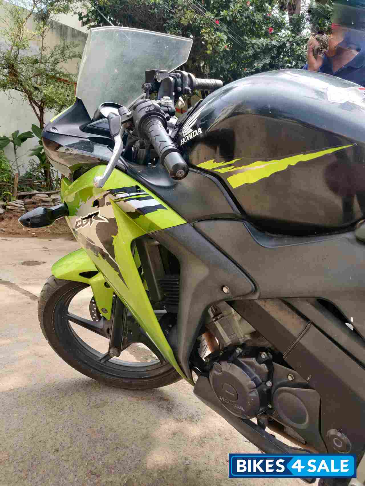 Green-black Honda CBR 150R