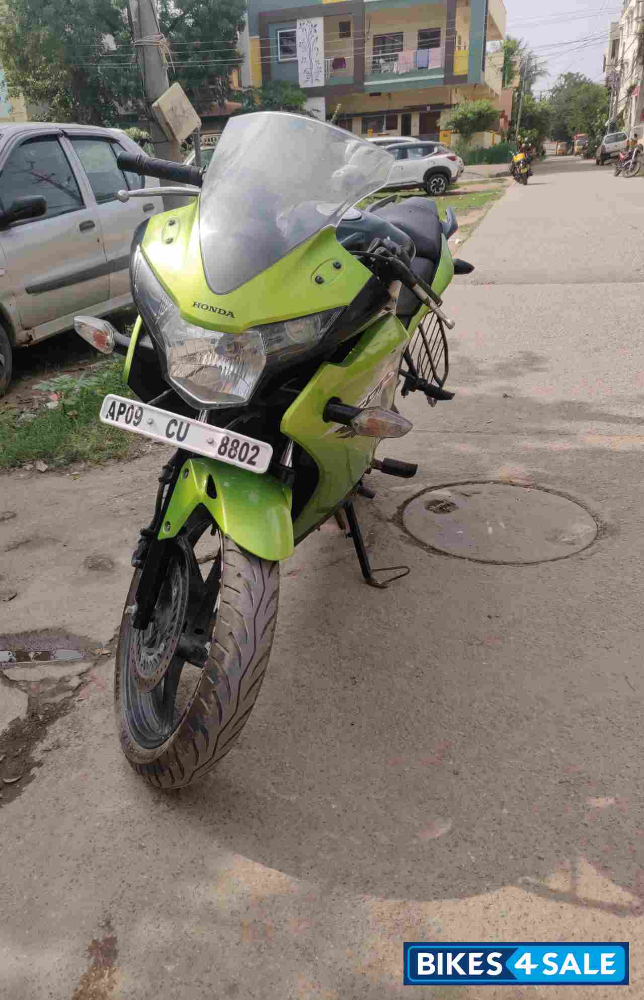 Green-black Honda CBR 150R