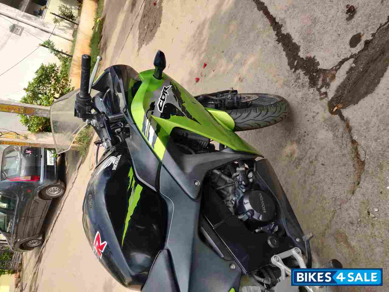 Green-black Honda CBR 150R