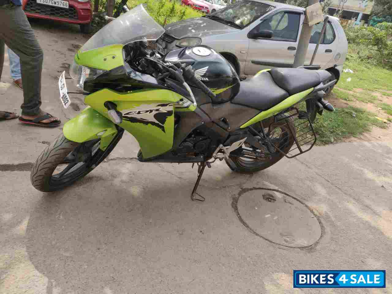 Green-black Honda CBR 150R