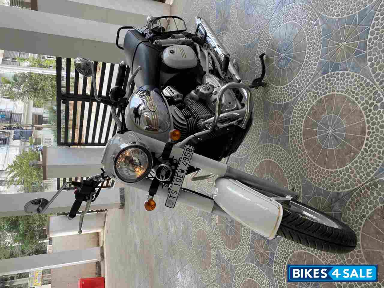 White Jawa 42 Dual Channel ABS Sirius White